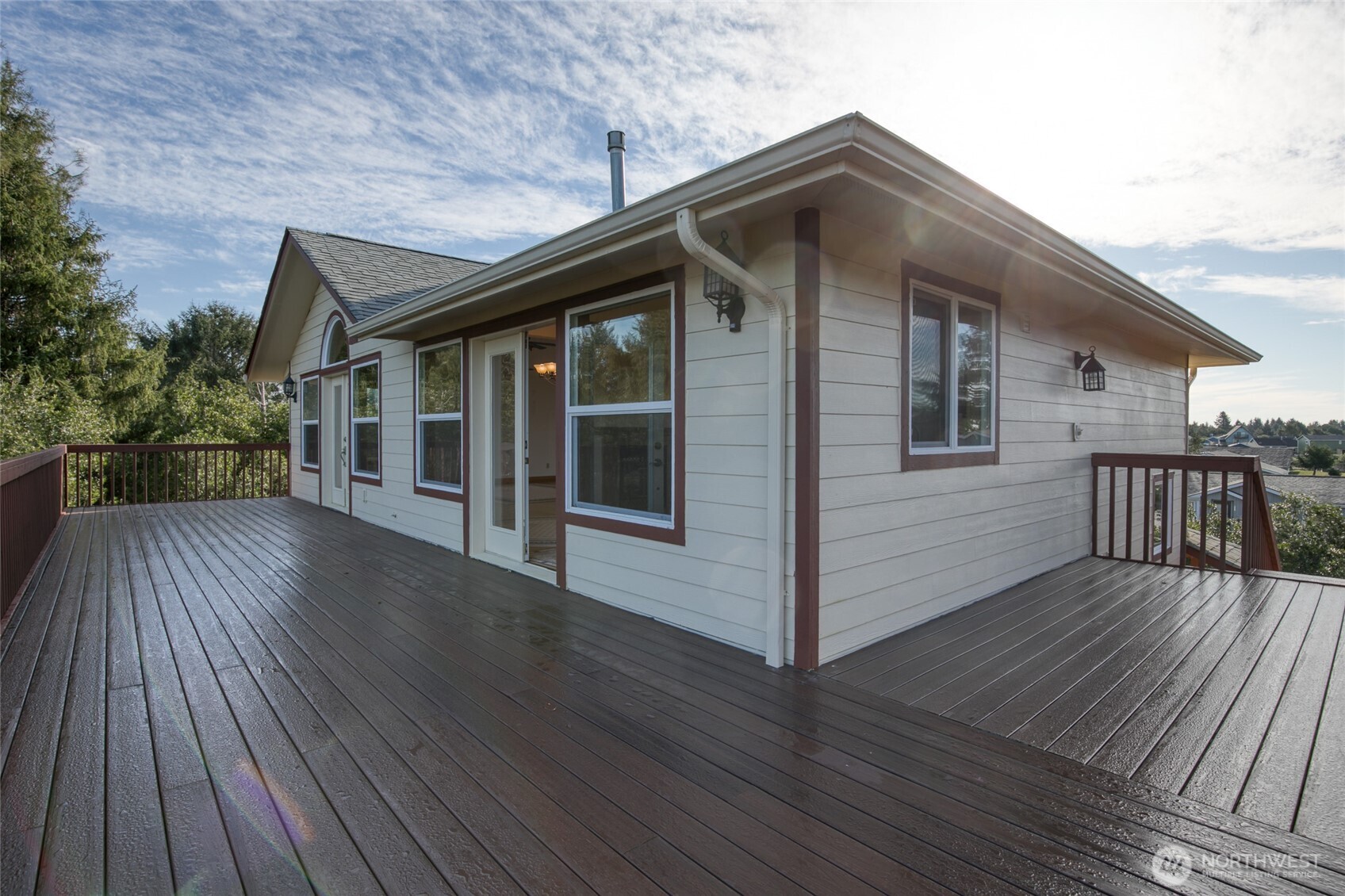 288 N Wynooochee Drive SW, Ocean Shores, WA 98569