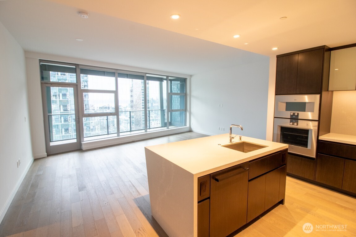 188 Bellevue Way NE #1404, Bellevue, WA 98004
