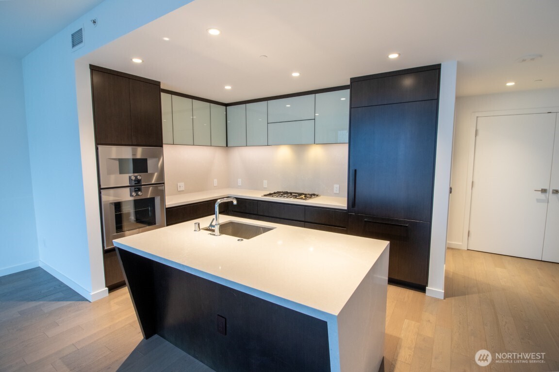 188 Bellevue Way NE #1404, Bellevue, WA 98004