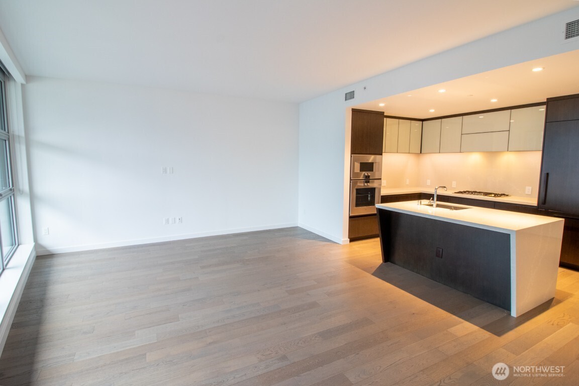 188 Bellevue Way NE #1404, Bellevue, WA 98004