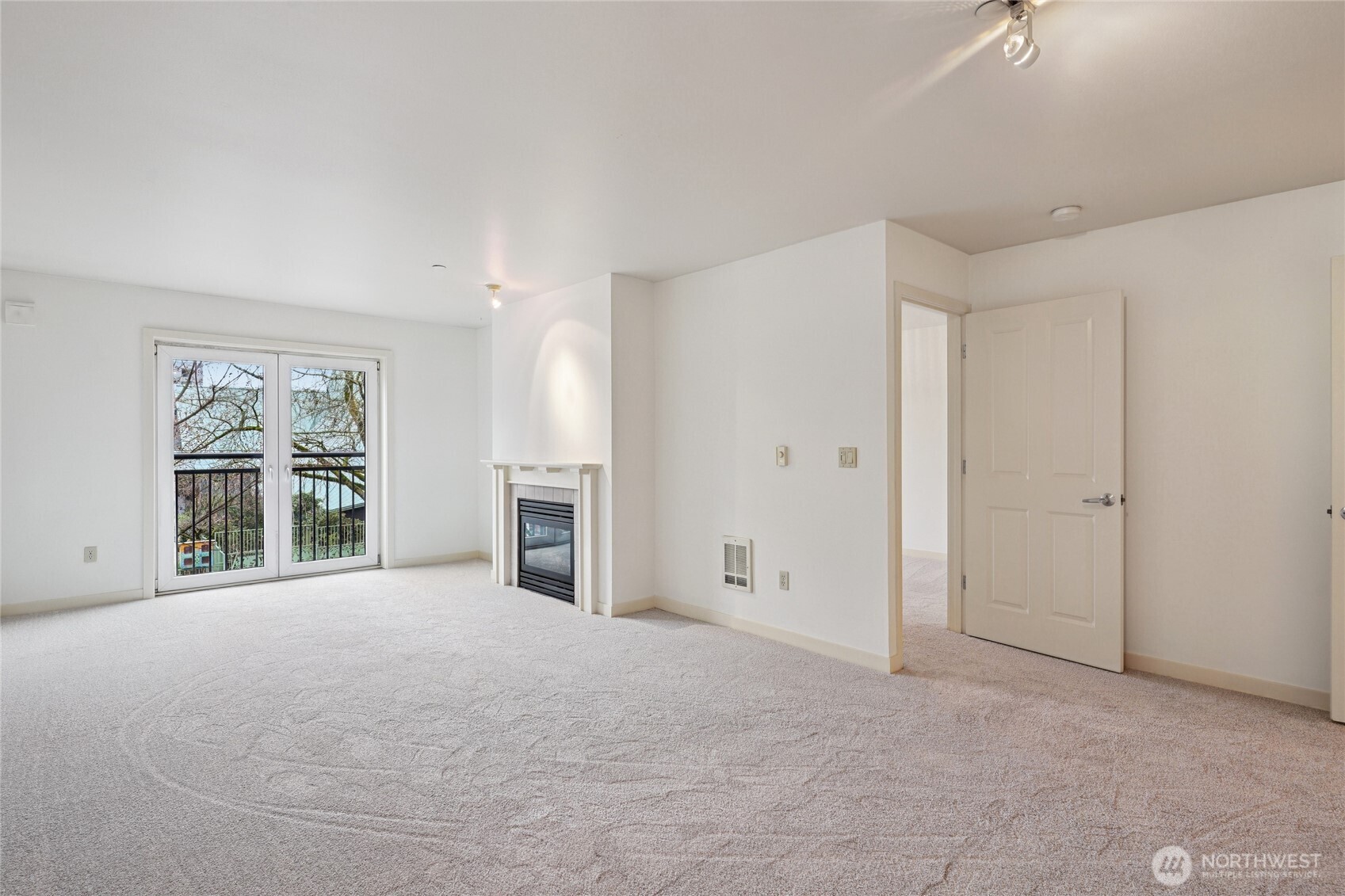 701 1st Avenue N #204, Seattle, WA 98109