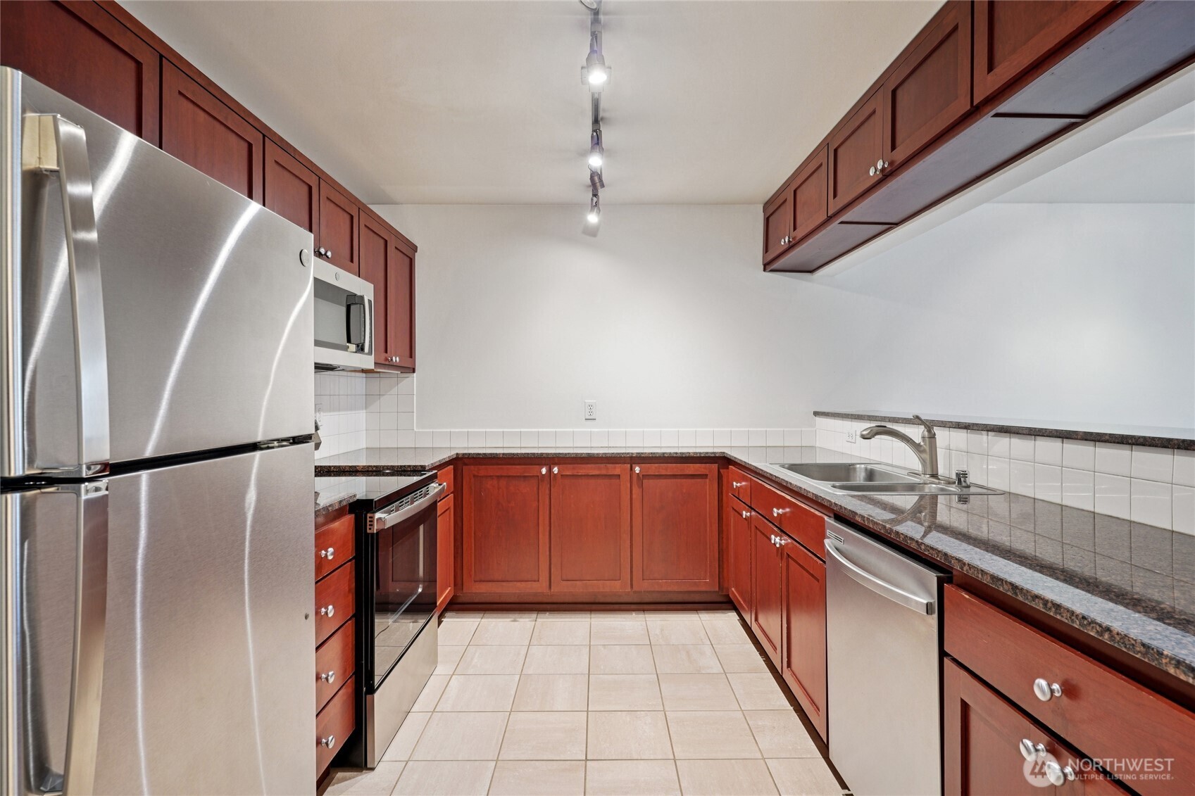 701 1st Avenue N #204, Seattle, WA 98109