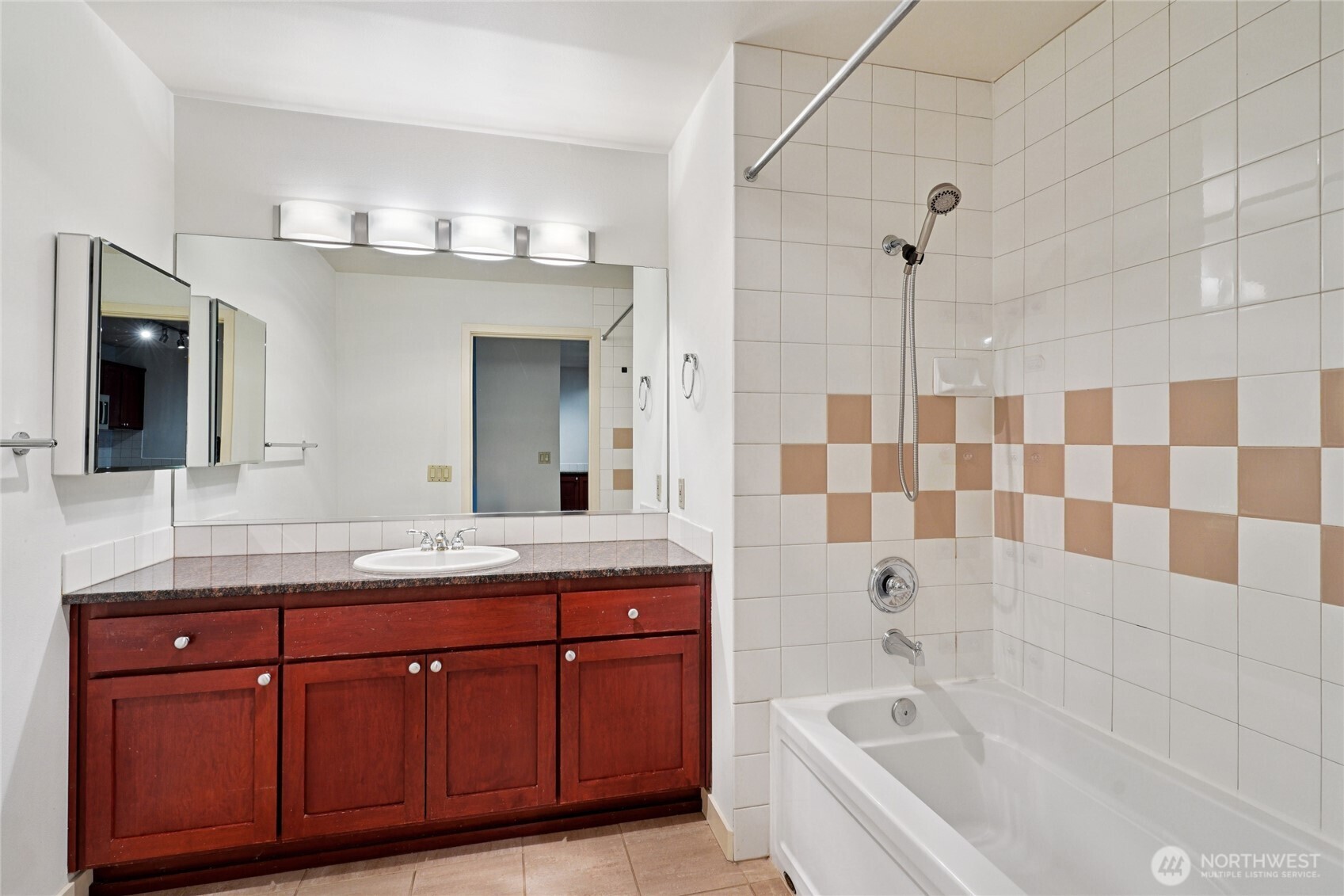 701 1st Avenue N #204, Seattle, WA 98109