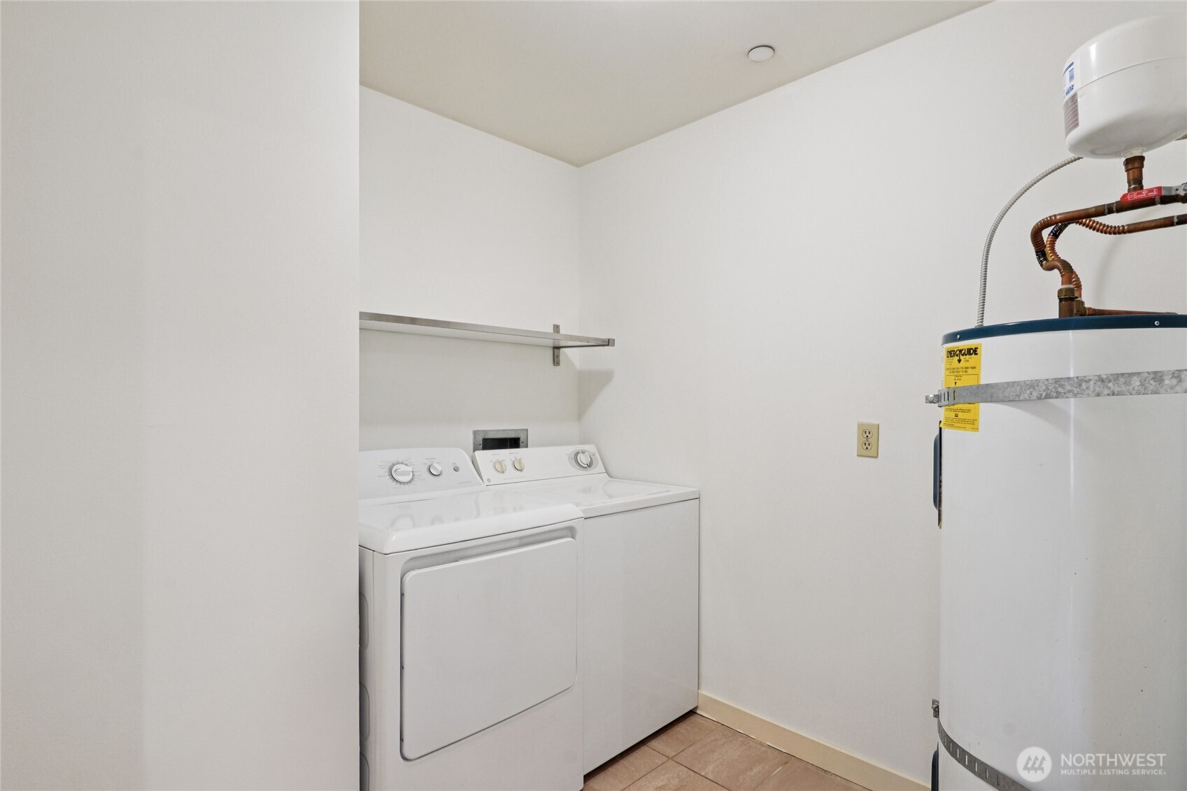 701 1st Avenue N #204, Seattle, WA 98109