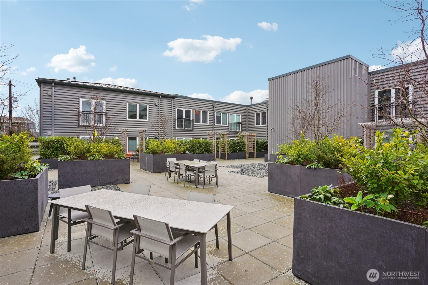 701 1st Avenue N #204, Seattle, WA 98109