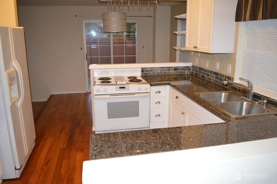 9981 Avondale Road NE, Redmond, WA 98052-1111