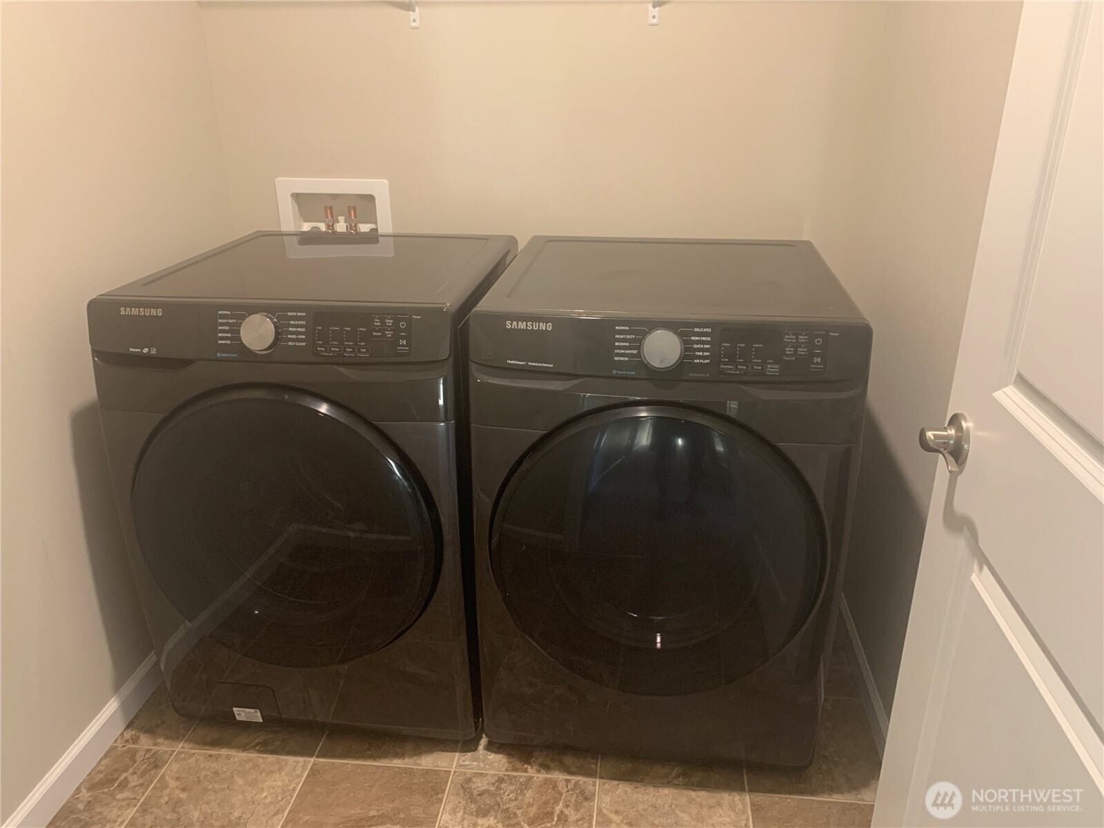 601 Deusen Lane N, Enumclaw, WA 98022