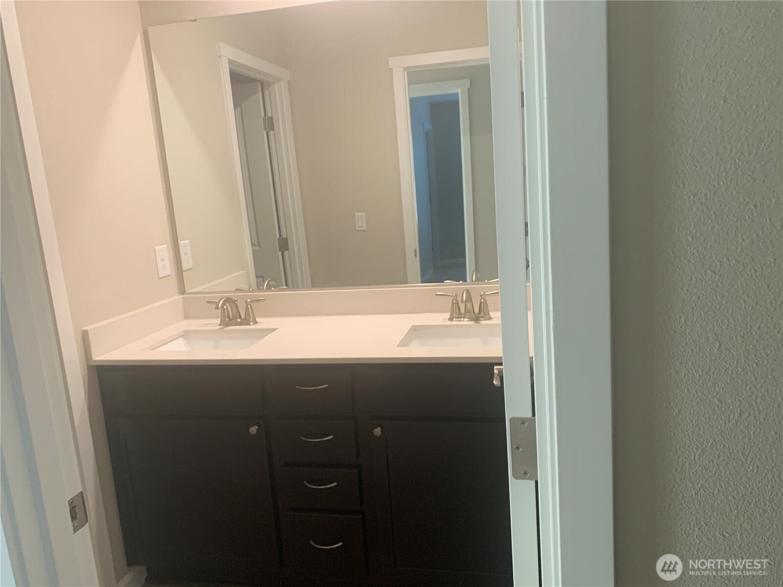 601 Deusen Lane N, Enumclaw, WA 98022