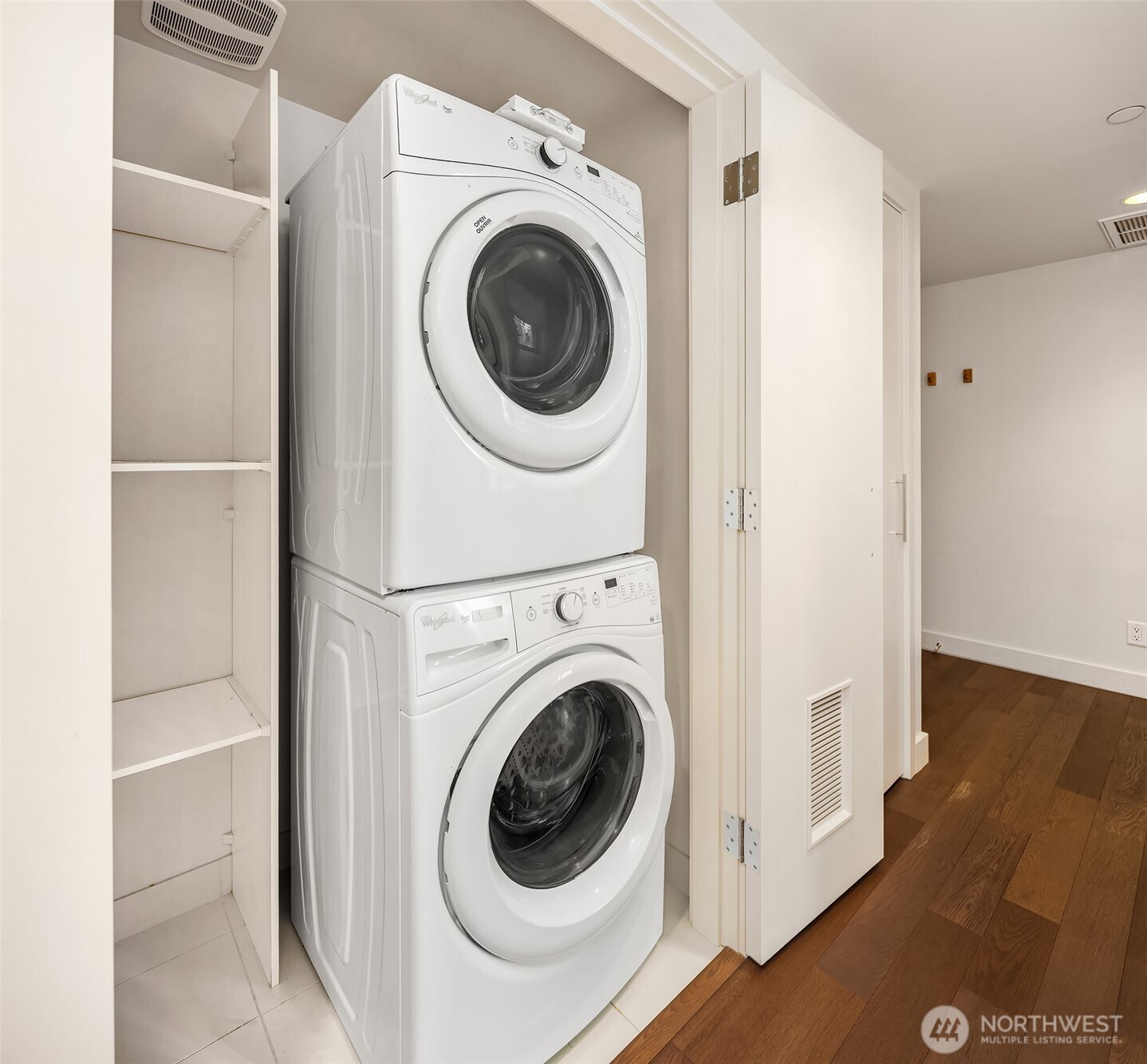 583 Battery Street #1202N, Seattle, WA 98121