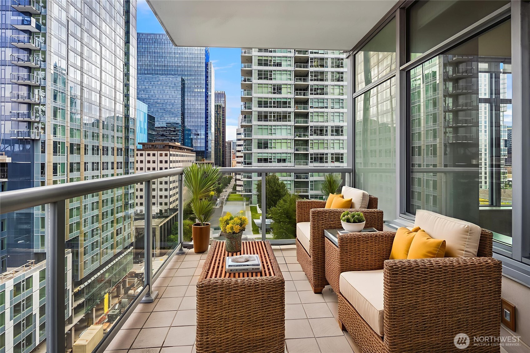 583 Battery Street #1202N, Seattle, WA 98121