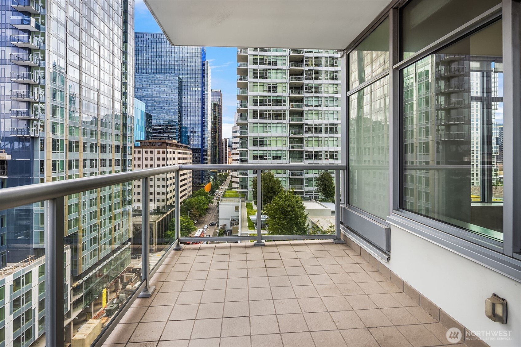 583 Battery Street #1202N, Seattle, WA 98121