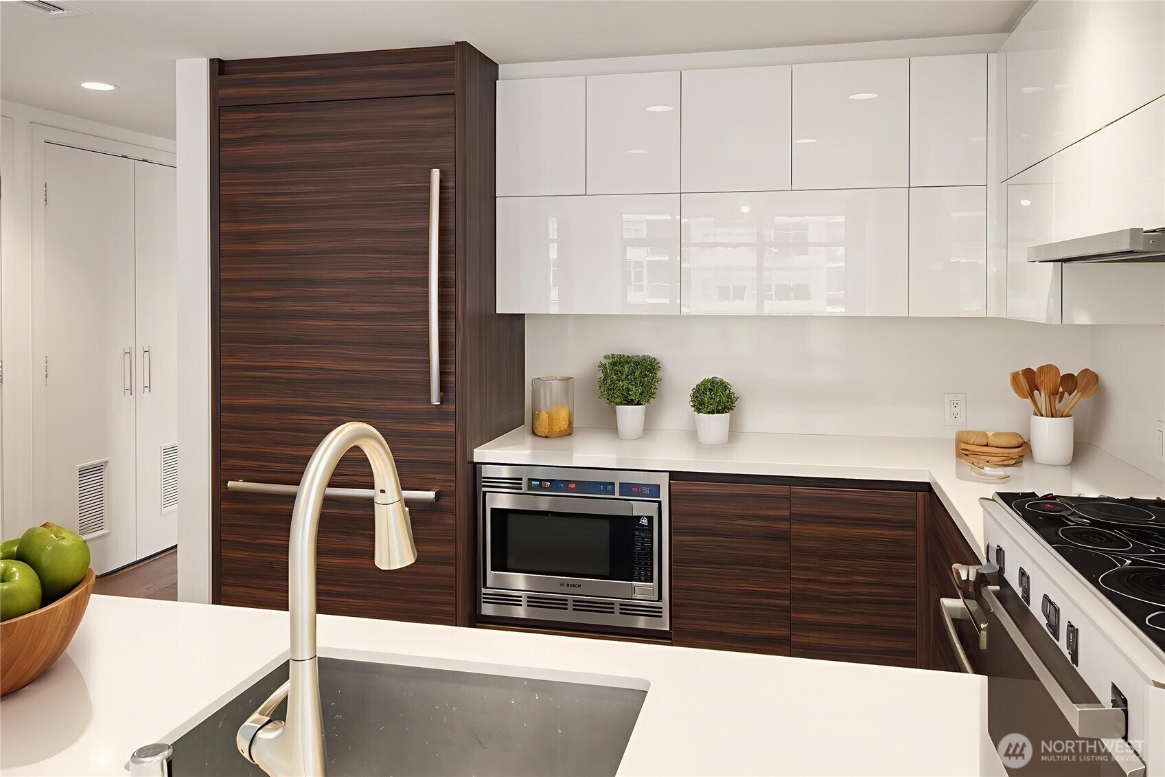 583 Battery Street #1202N, Seattle, WA 98121