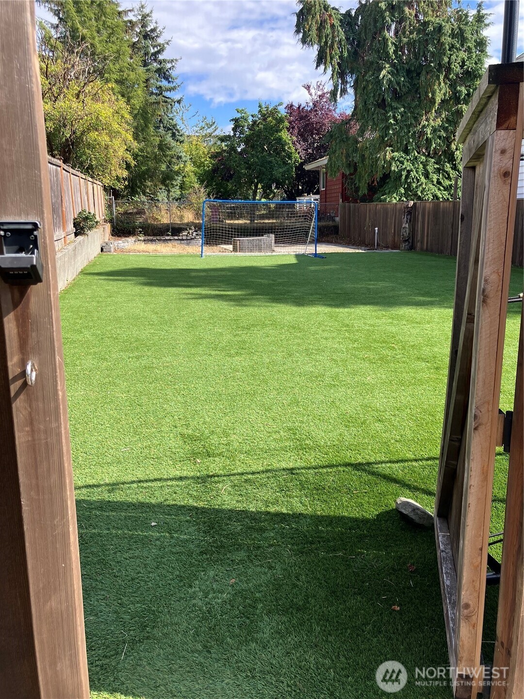 8710 Dayton Avenue N, Seattle, WA 98103-3715