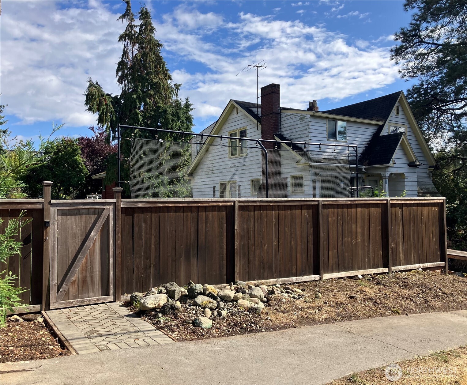 8710 Dayton Avenue N, Seattle, WA 98103-3715