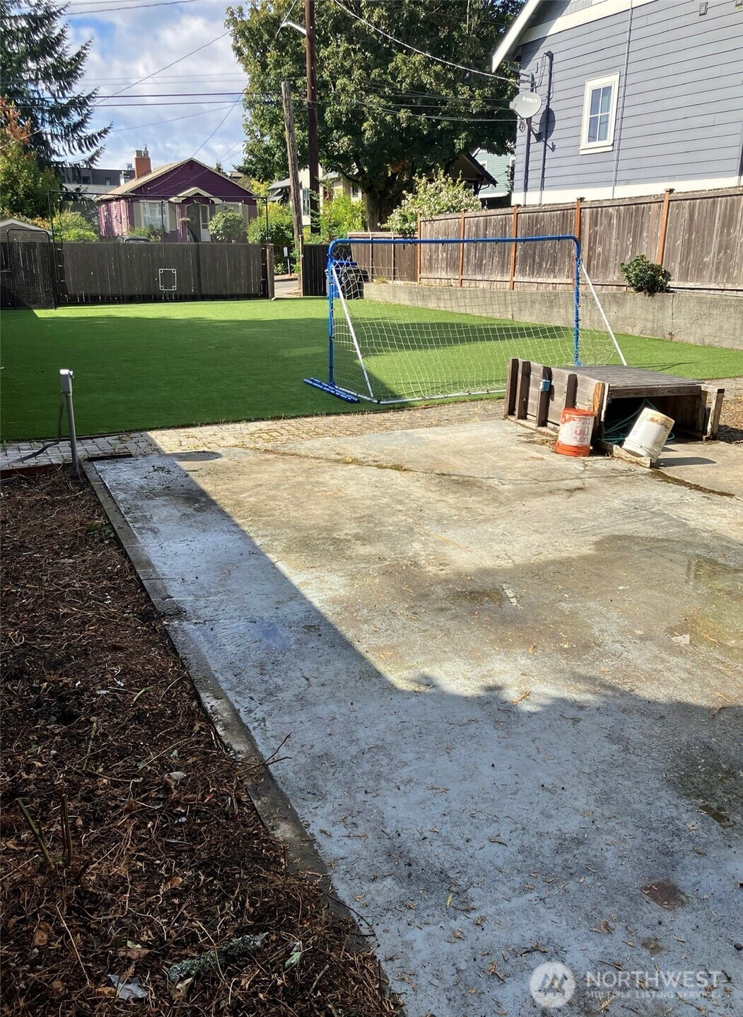 8710 Dayton Avenue N, Seattle, WA 98103-3715