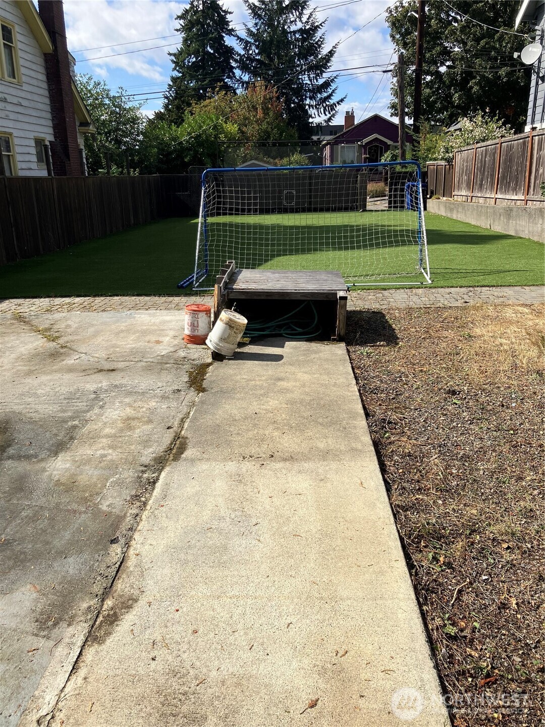 8710 Dayton Avenue N, Seattle, WA 98103-3715