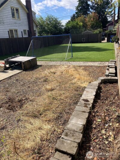 8710 Dayton Avenue N, Seattle, WA 98103-3715 - Photo 4