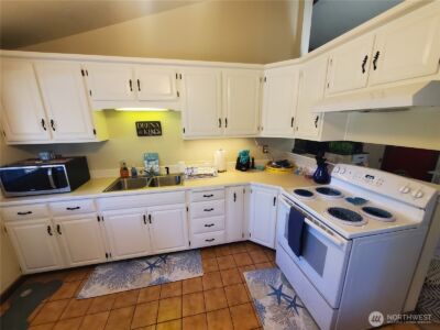 1000 Mt.Olympus Avenue SE, Ocean Shores, WA 98569 - Photo 9