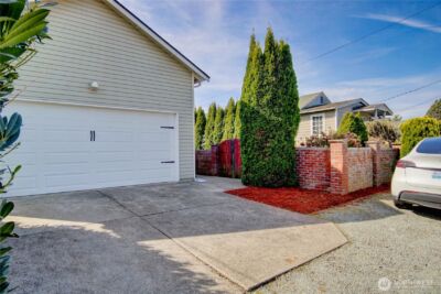 1320 E Fairhaven Avenue , Burlington, WA 98233