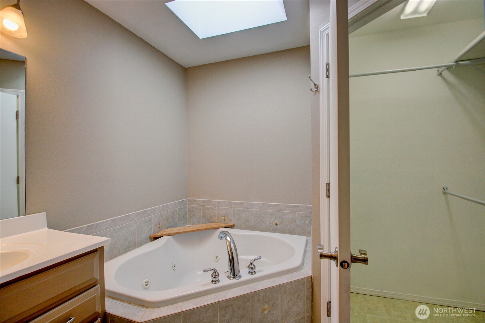 1320 E Fairhaven Avenue , Burlington, WA 98233