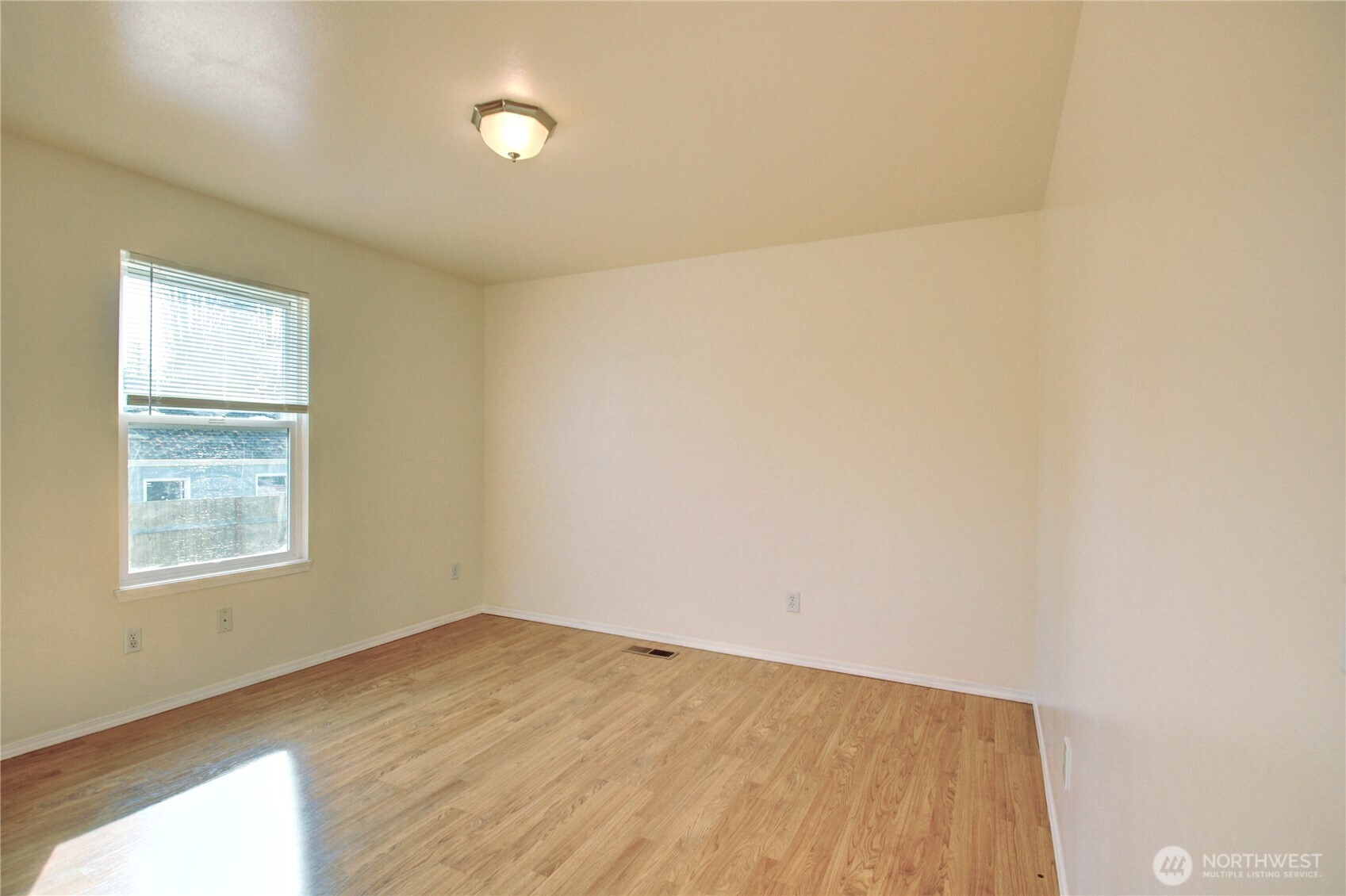 1320 E Fairhaven Avenue , Burlington, WA 98233