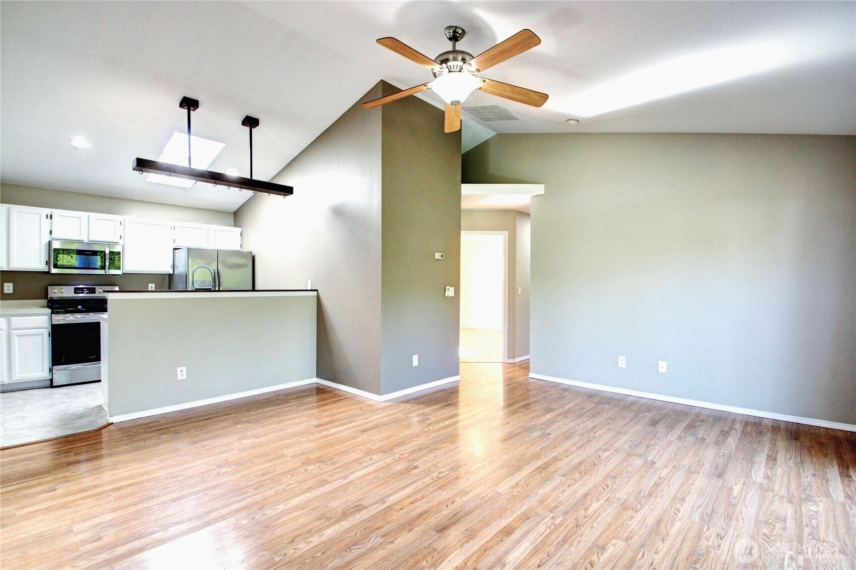 1320 E Fairhaven Avenue , Burlington, WA 98233