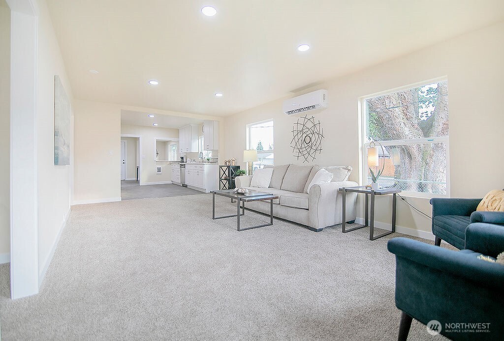 1214 S 5th Avenue , Kelso, WA 98626