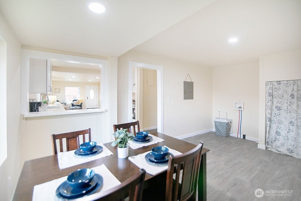 1214 S 5th Avenue , Kelso, WA 98626