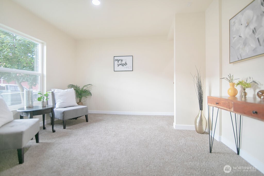 1214 S 5th Avenue , Kelso, WA 98626