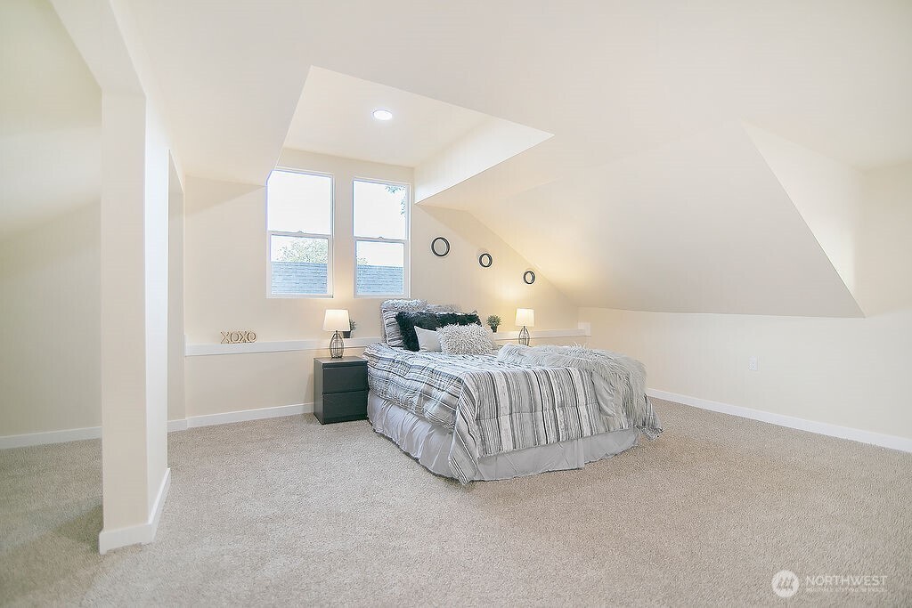 1214 S 5th Avenue , Kelso, WA 98626