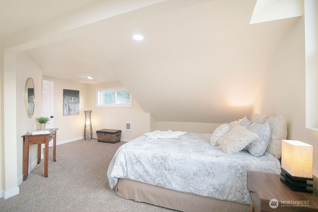 1214 S 5th Avenue , Kelso, WA 98626