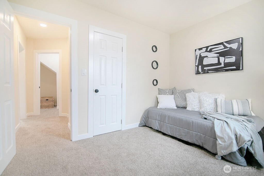 1214 S 5th Avenue , Kelso, WA 98626