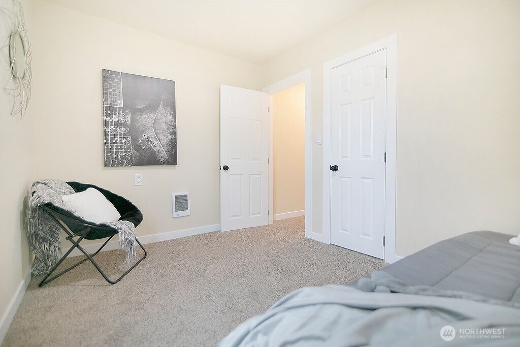 1214 S 5th Avenue , Kelso, WA 98626