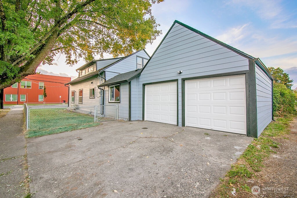 1214 S 5th Avenue , Kelso, WA 98626