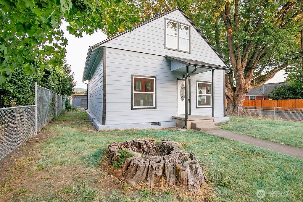 1214 S 5th Avenue , Kelso, WA 98626