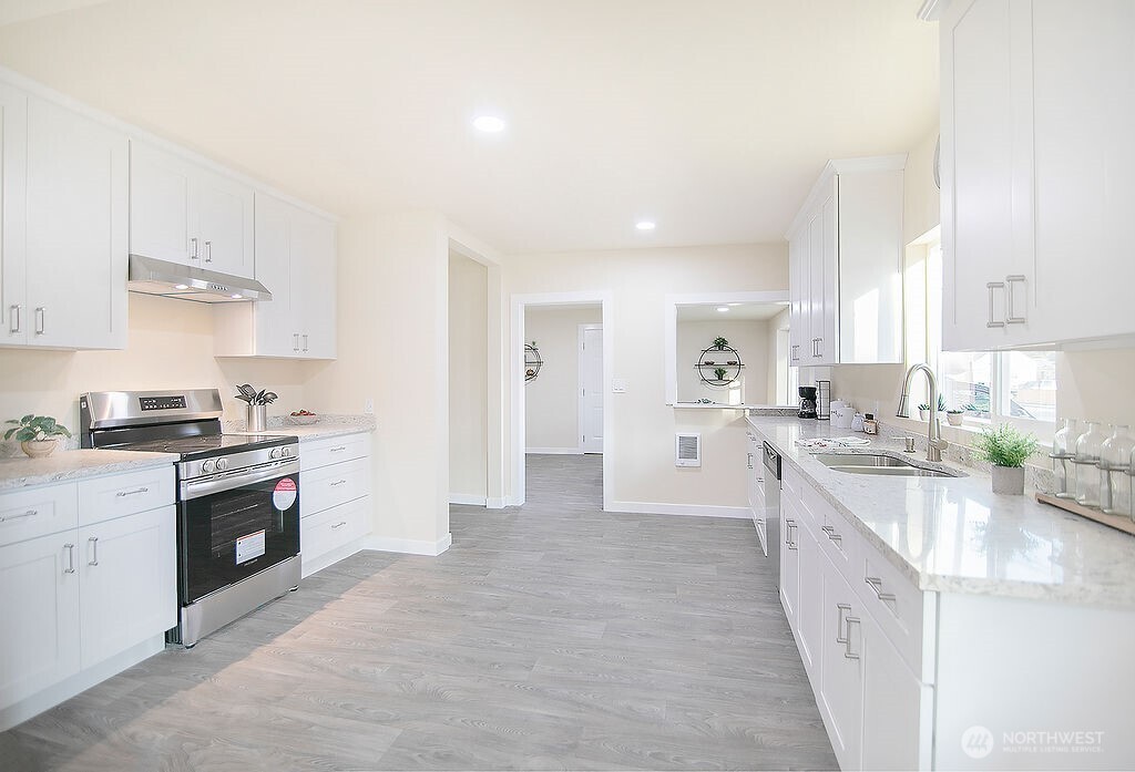 1214 S 5th Avenue , Kelso, WA 98626