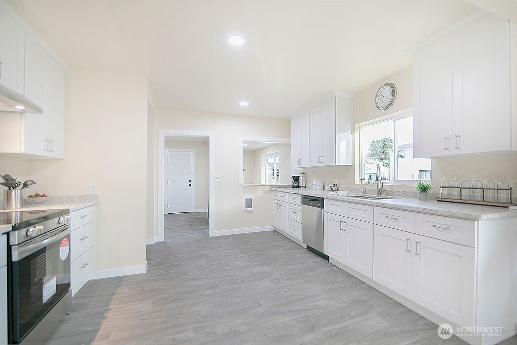 1214 S 5th Avenue , Kelso, WA 98626