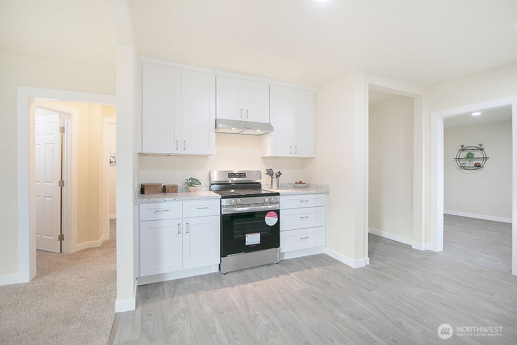 1214 S 5th Avenue , Kelso, WA 98626