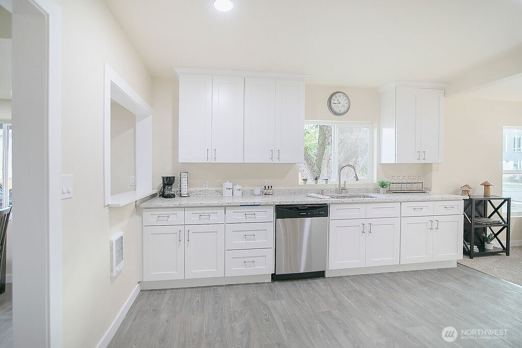 1214 S 5th Avenue , Kelso, WA 98626