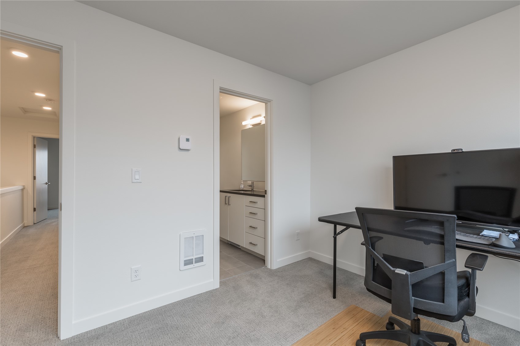 32779 Madrona Avenue SE, Black Diamond, WA 98010-5052