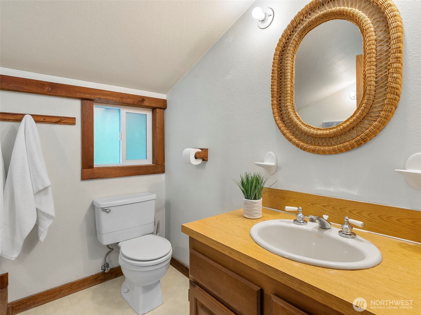 8131 Kerbaugh Road NE, Olympia, WA 98516