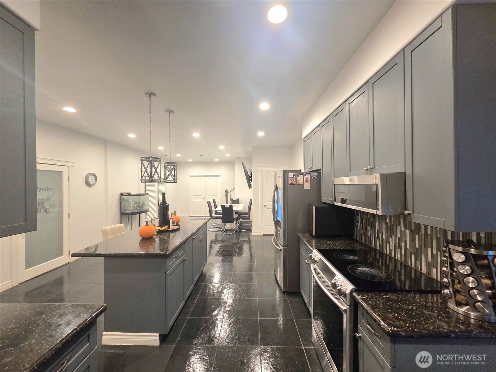 13711 Vickery Avenue E, Tacoma, WA 98446