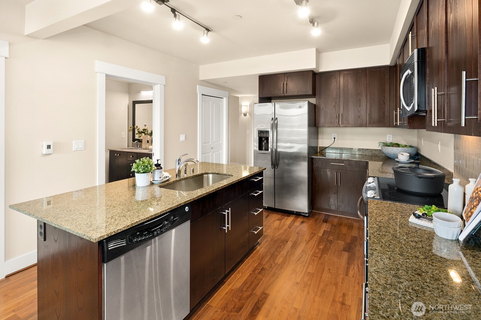 699 John Street #617, Seattle, WA 98109-5062