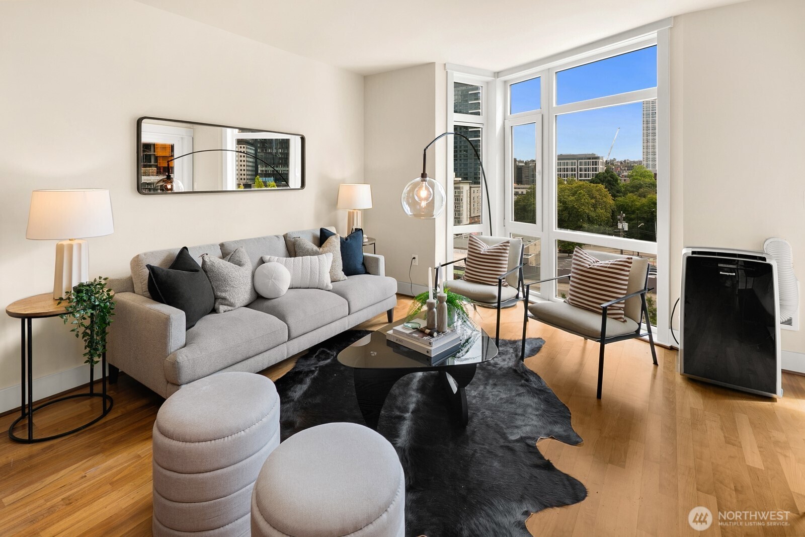 699 John Street #617, Seattle, WA 98109-5062