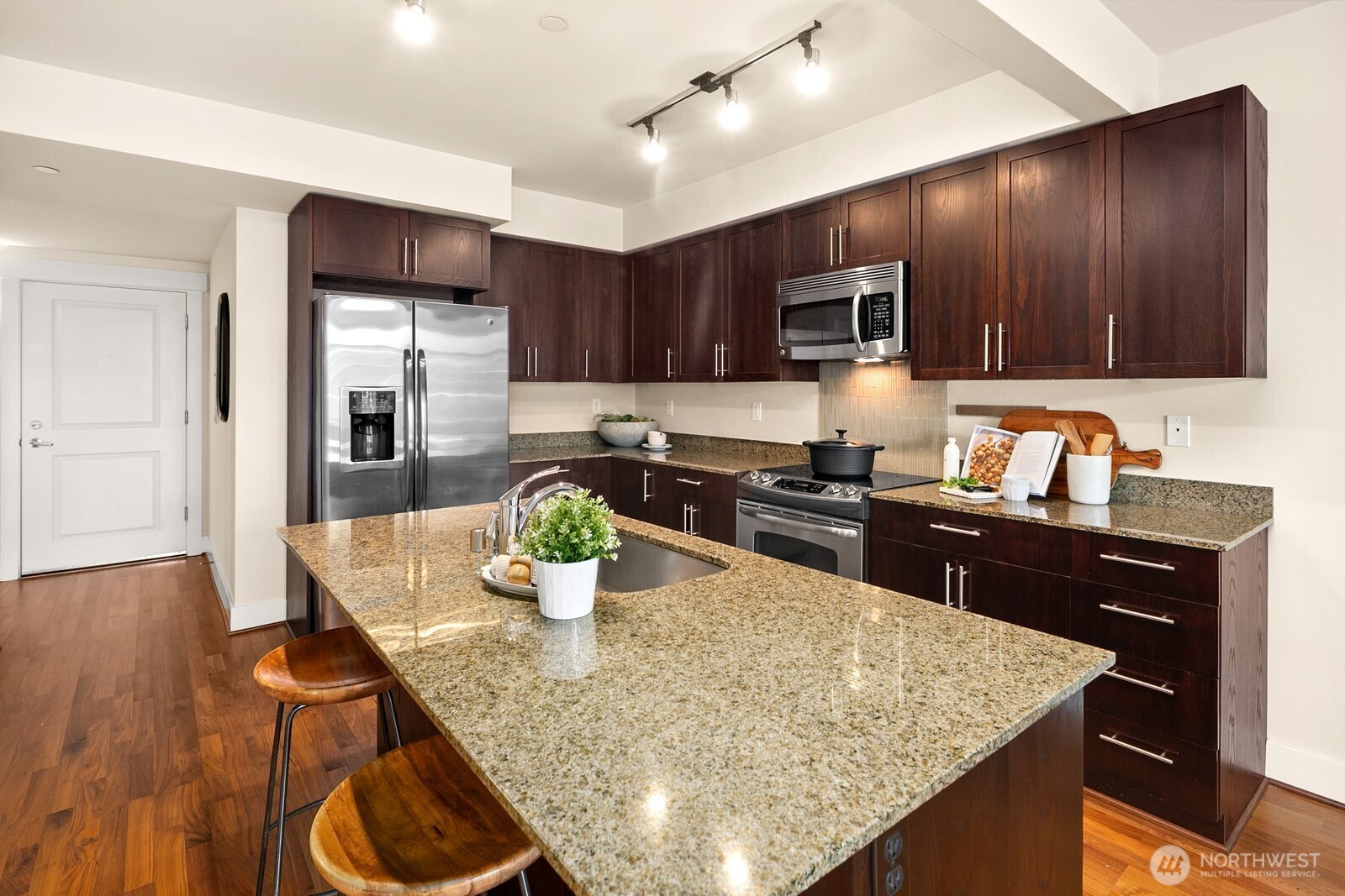 699 John Street #617, Seattle, WA 98109-5062