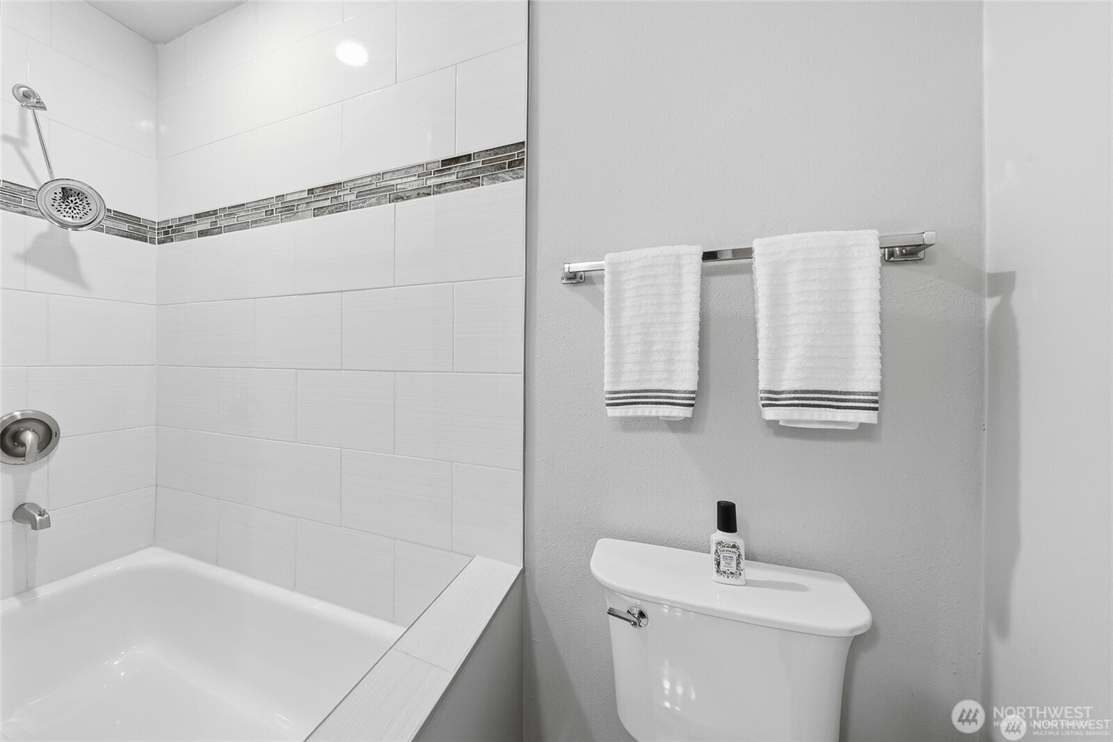 1940 N Northgate Way , Seattle, WA 98133