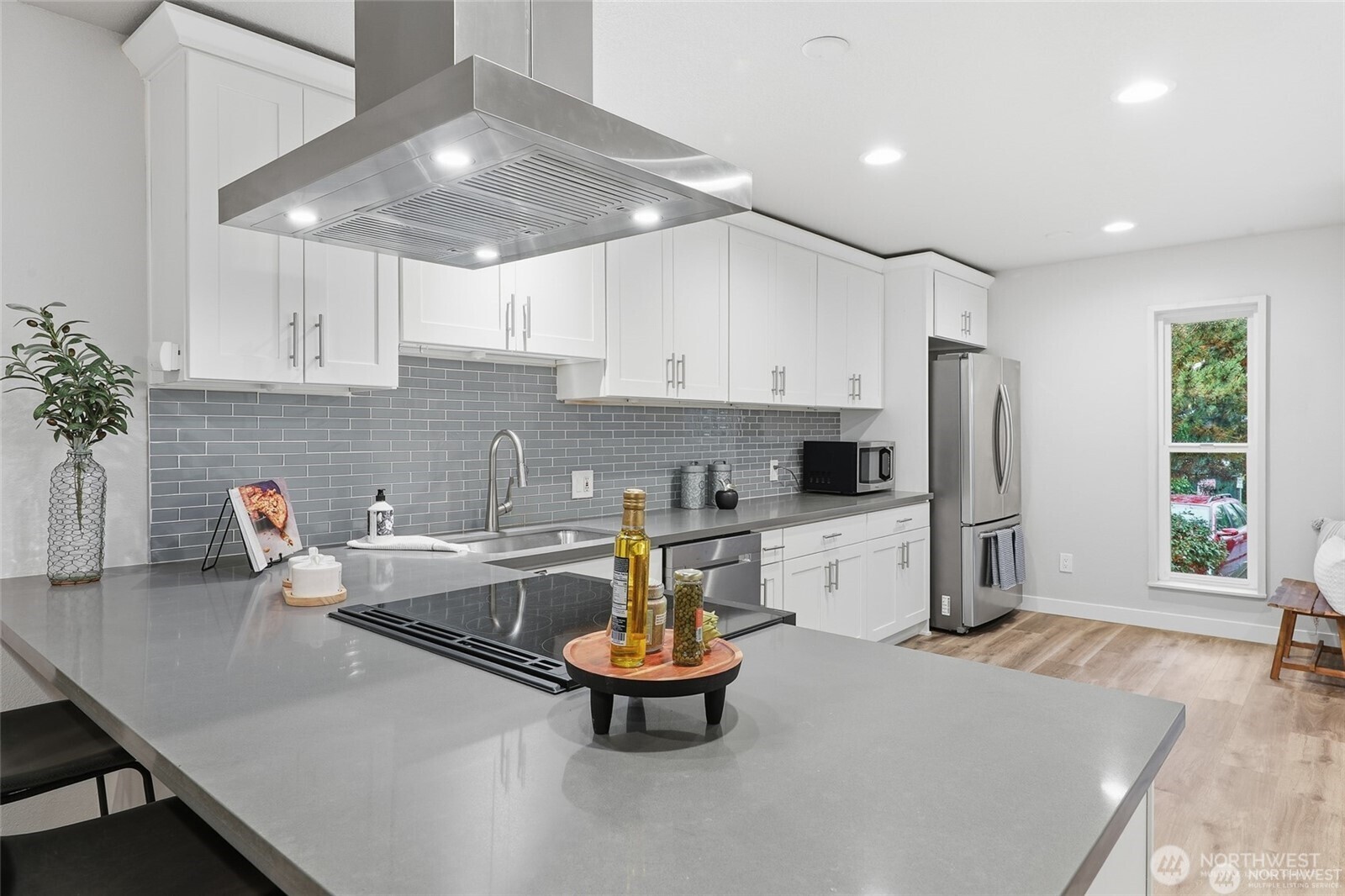 1940 N Northgate Way , Seattle, WA 98133