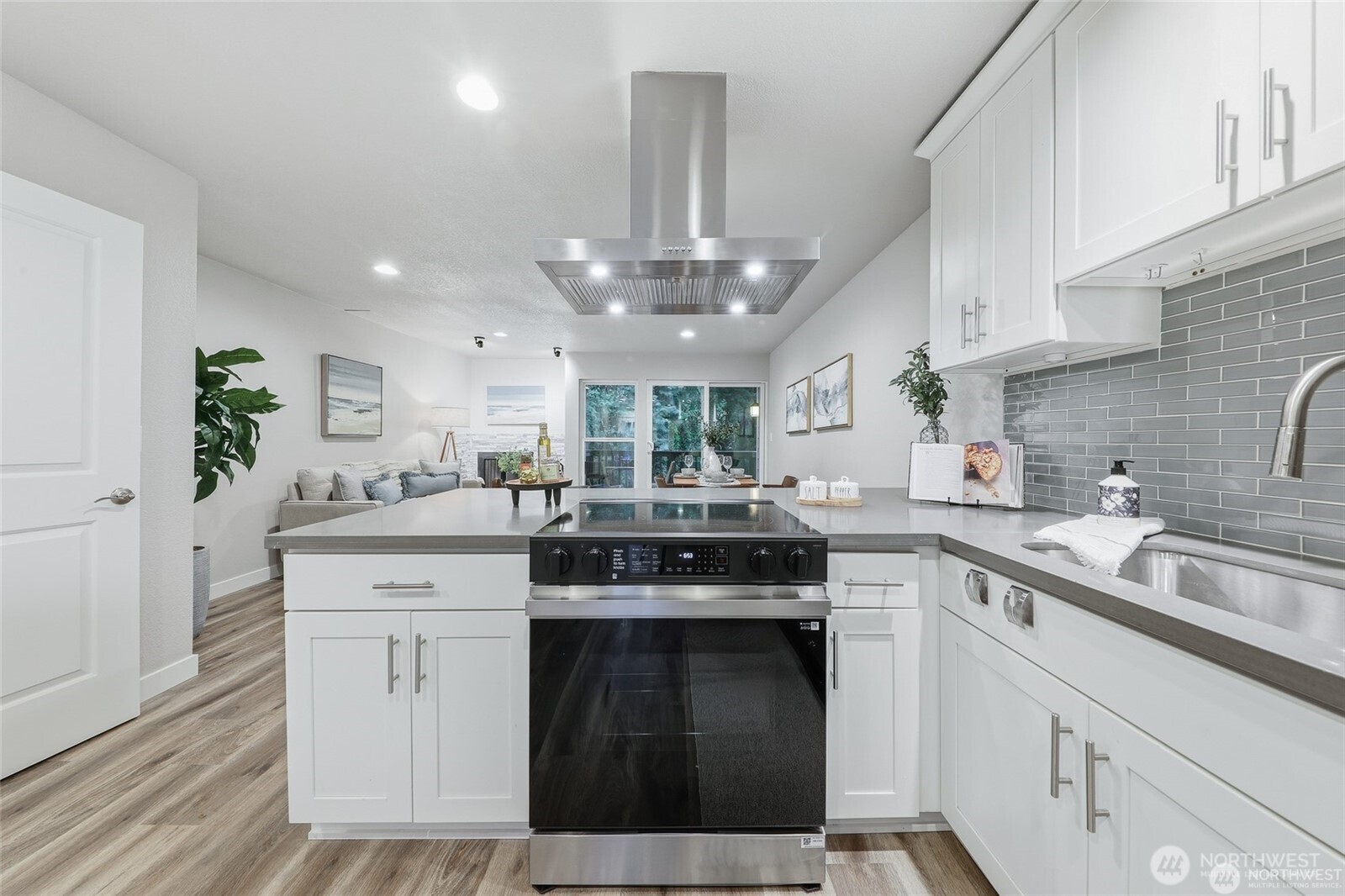 1940 N Northgate Way , Seattle, WA 98133