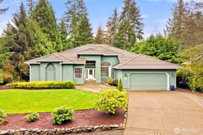 7094 SW Dundee Court , Port Orchard, WA 98367