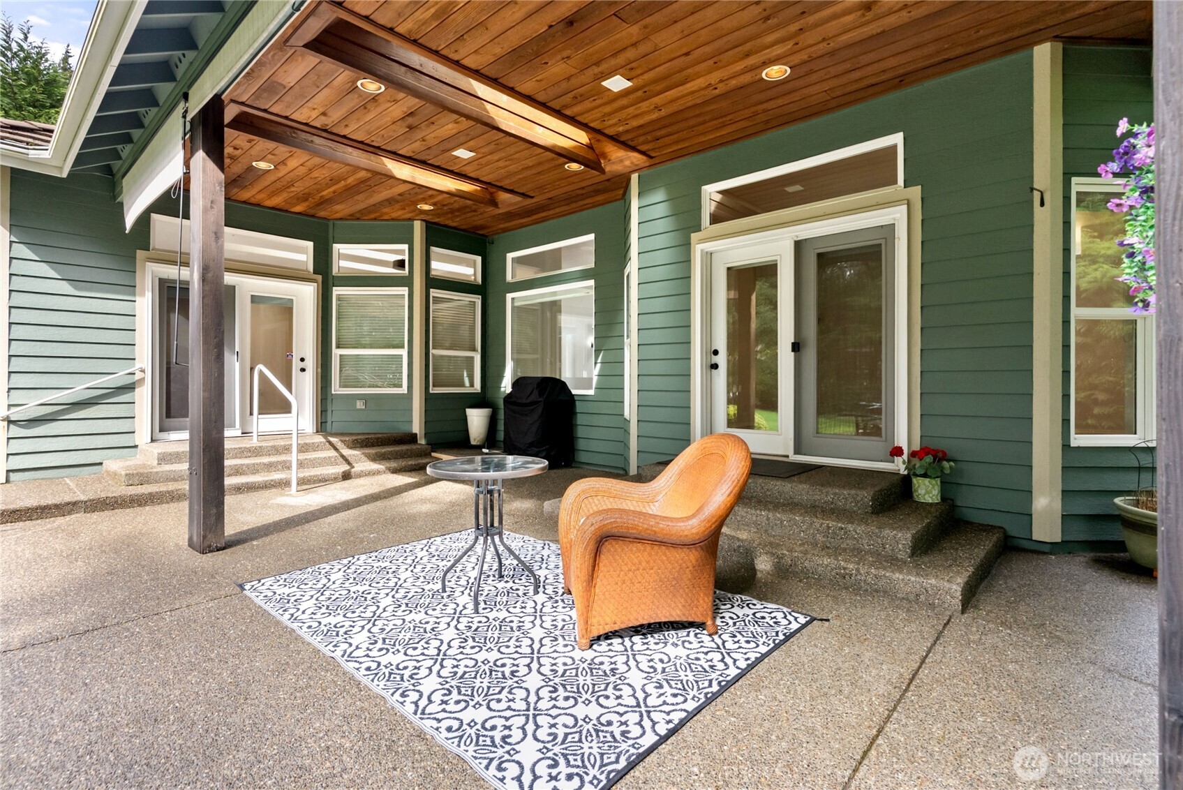 7094 SW Dundee Court , Port Orchard, WA 98367